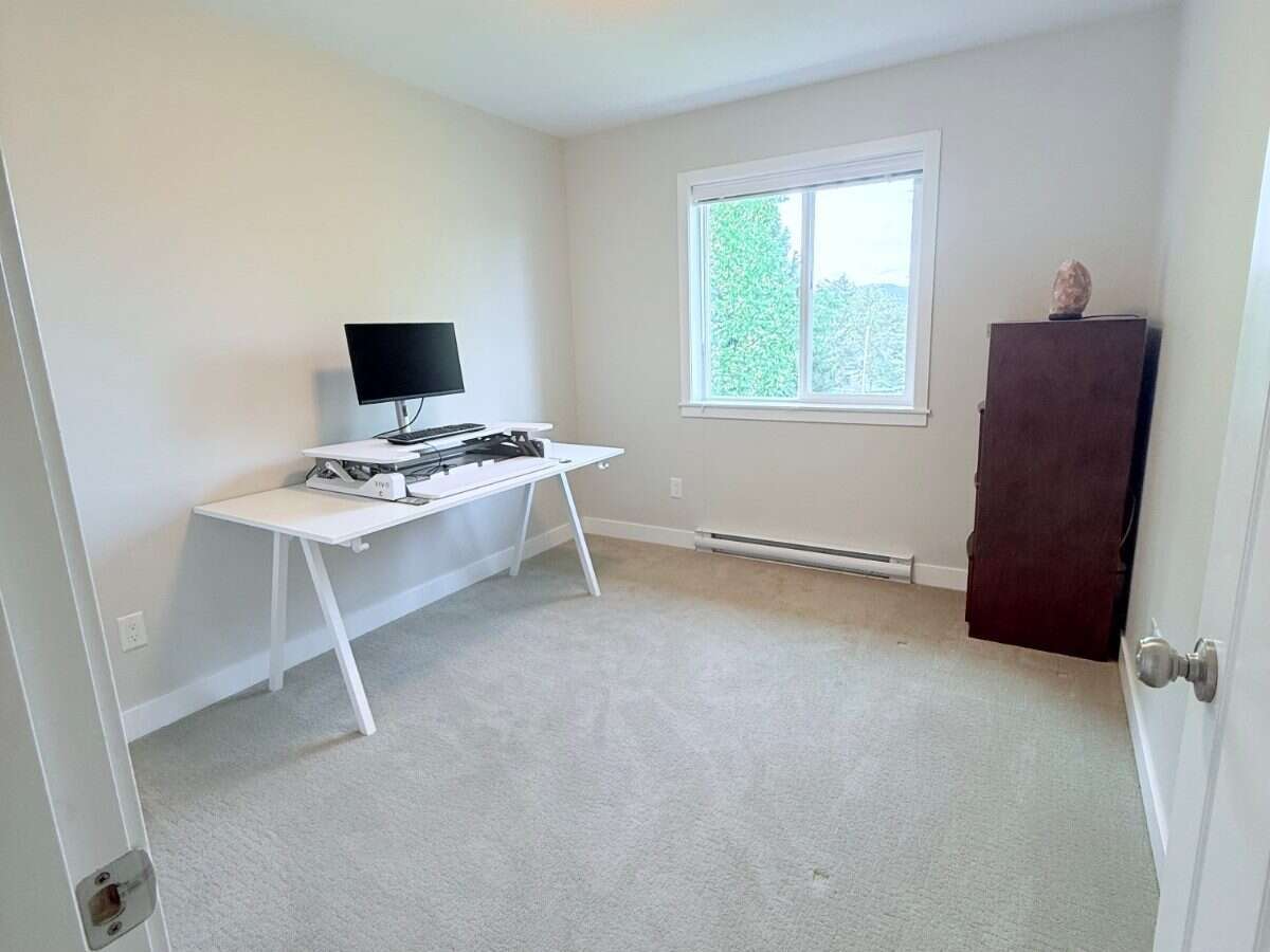 Spacious 3-level townhome with mountain views