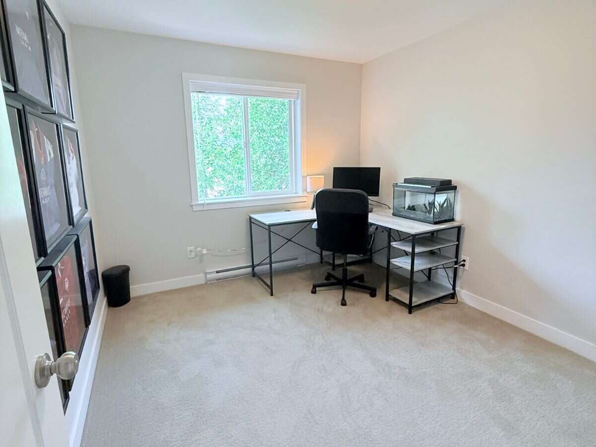 Spacious 3-level townhome with mountain views