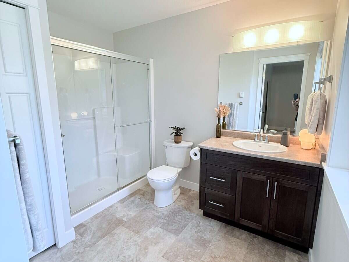 Spacious 3-level townhome with mountain views