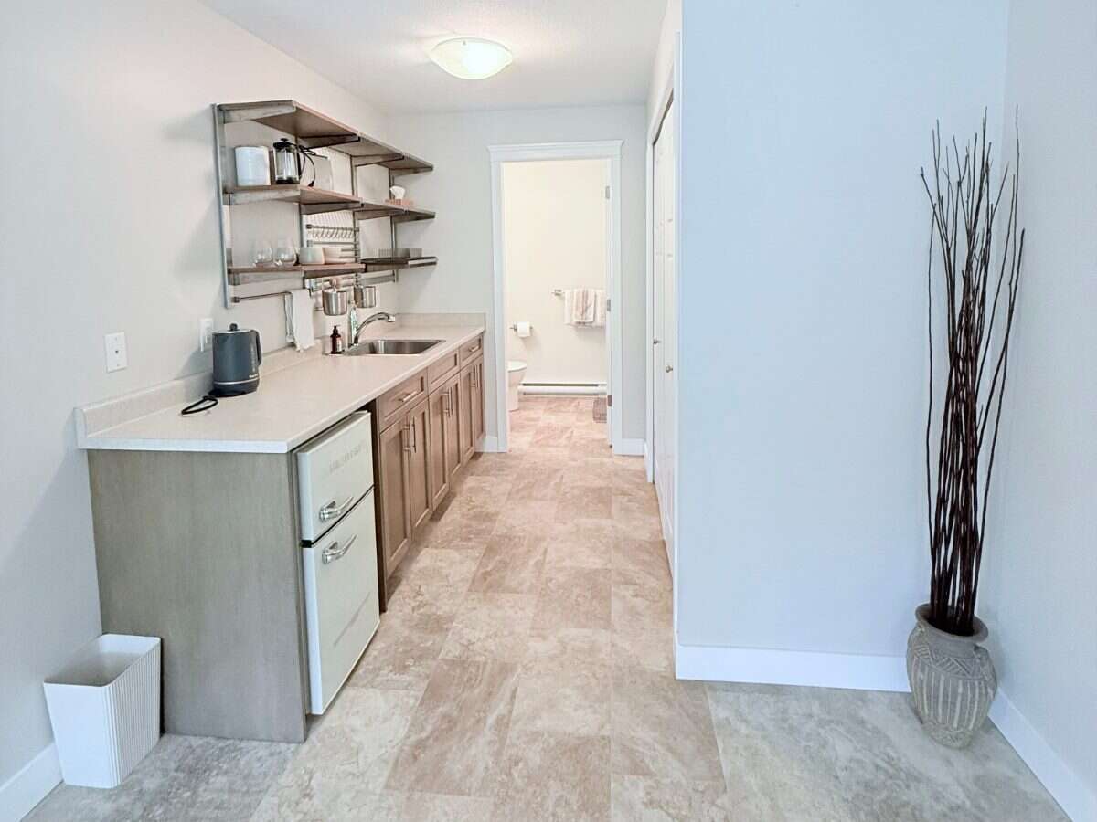 Spacious 3-level townhome with mountain views