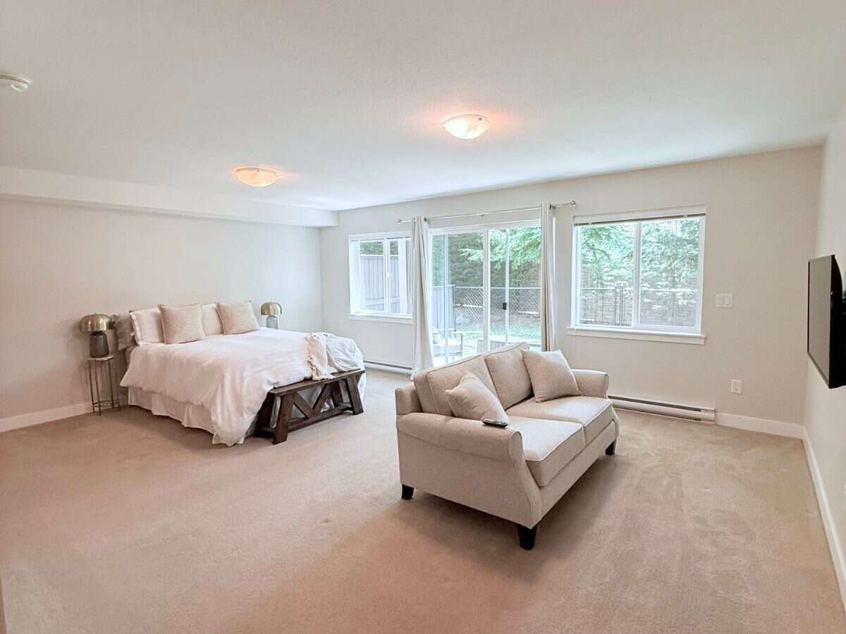 Spacious 3-level townhome with mountain views