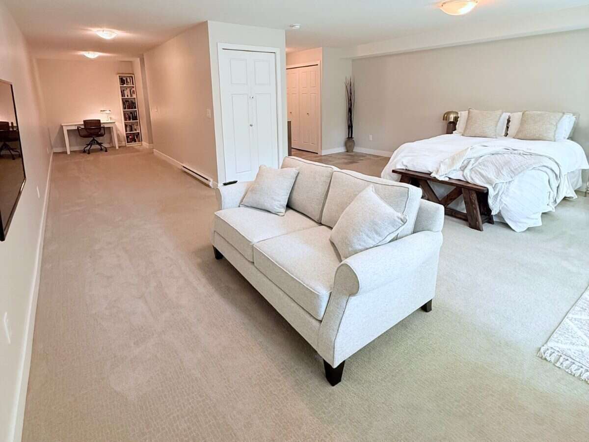 Spacious 3-level townhome with mountain views
