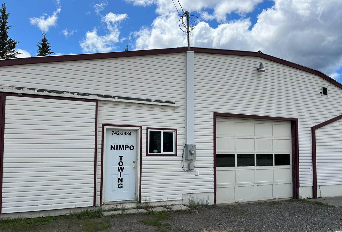 Mechanic shop and towing reception on industrail commerical zone