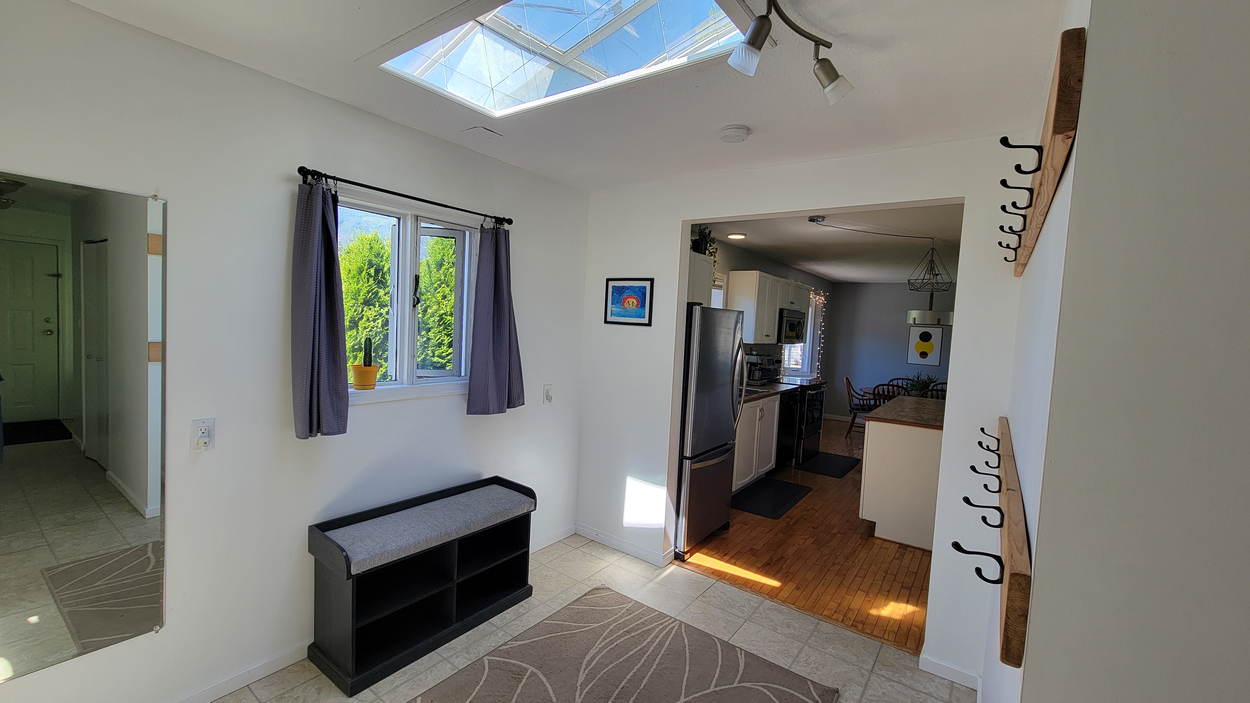 Bright 3 bedroom family home in Sicamous