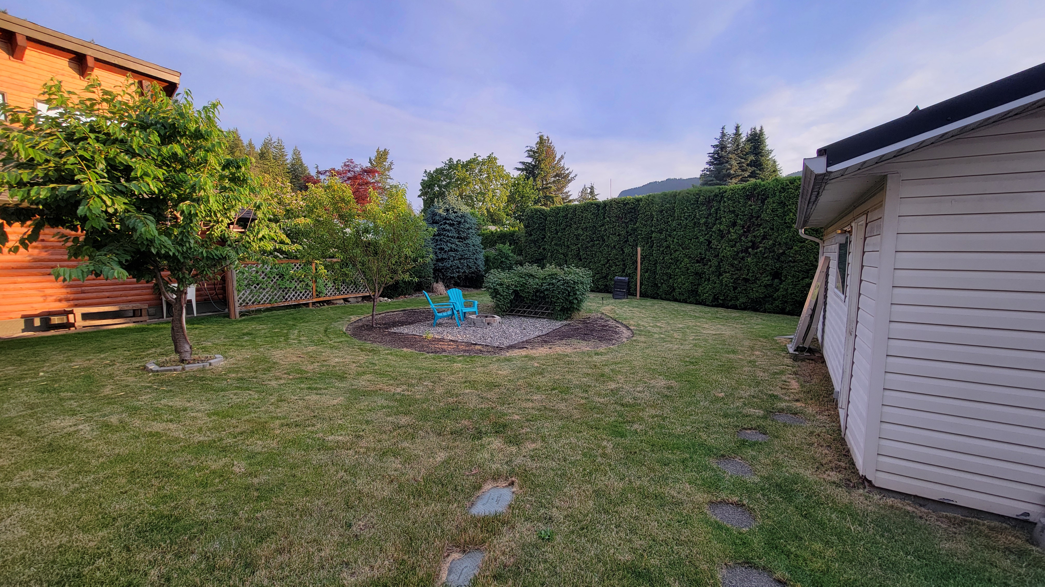 Bright 3 bedroom family home in Sicamous