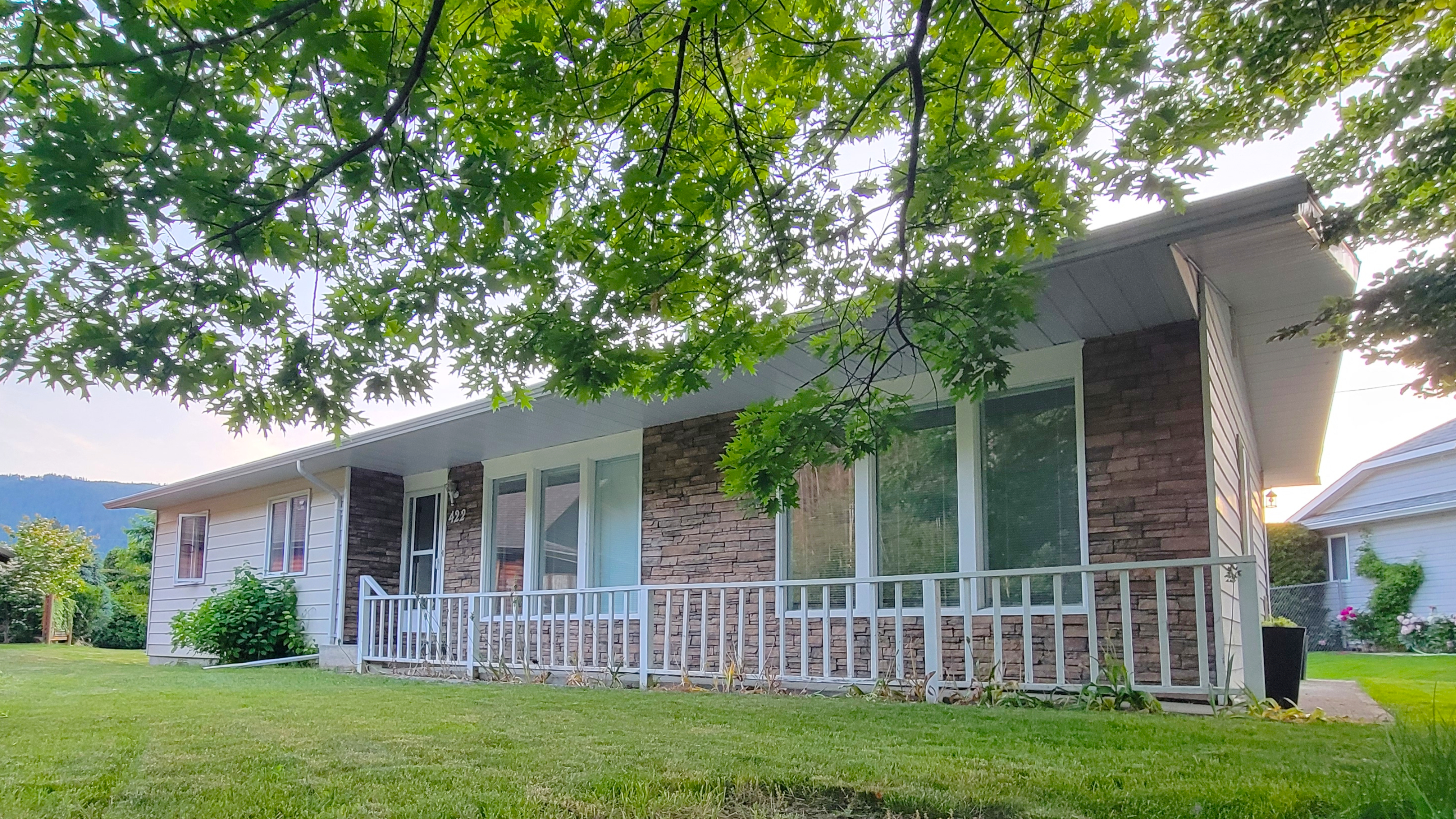 Bright 3 bedroom family home in Sicamous