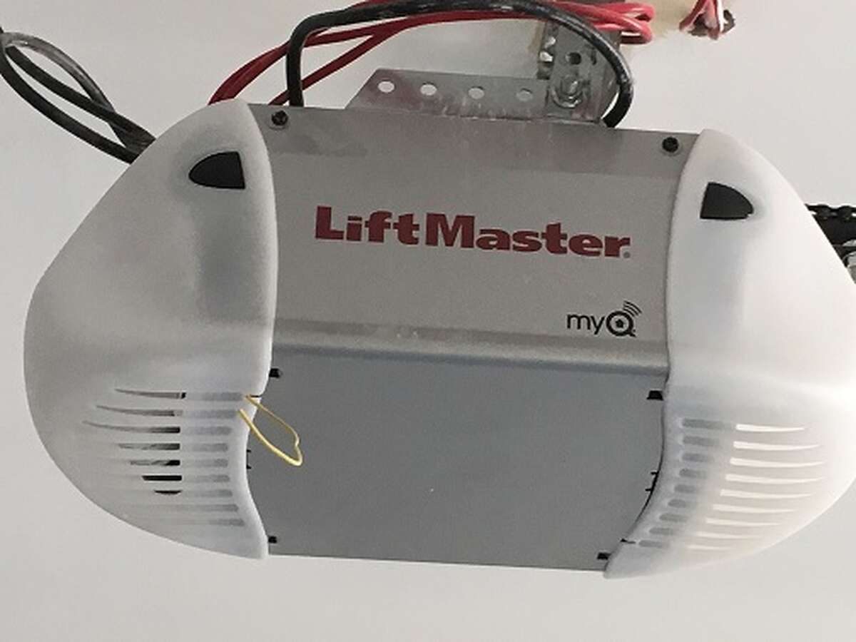 liftmaster garage door opener includes remote