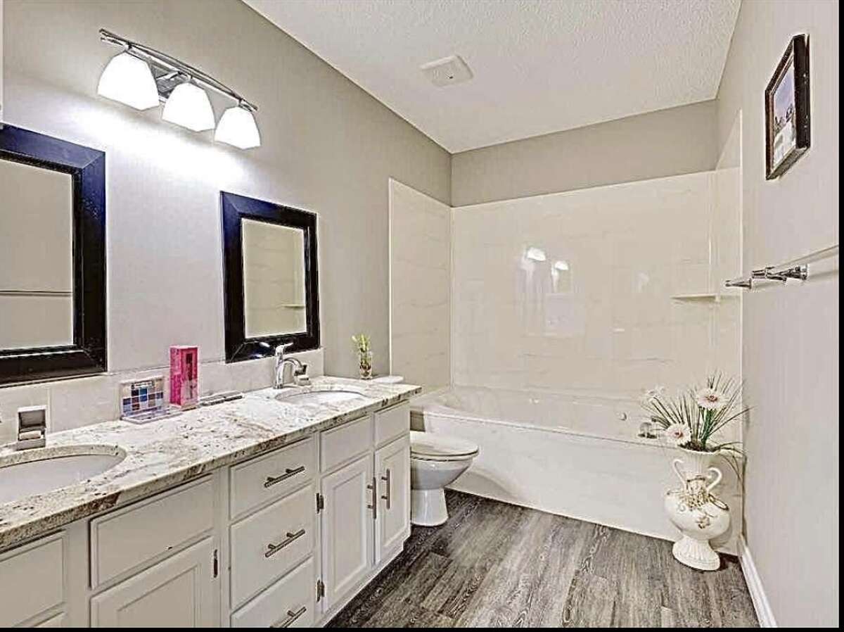 Full Bath with Jetted Tub