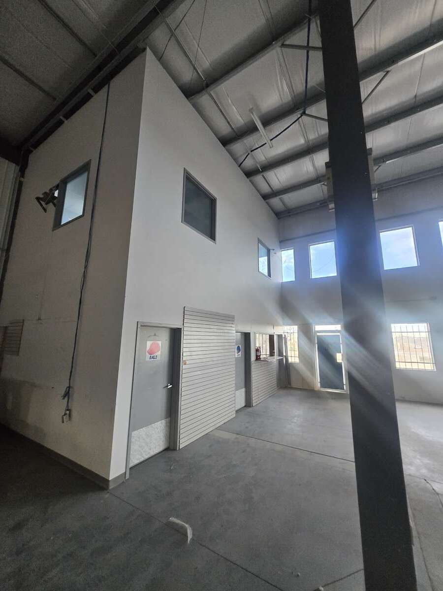 Six Overhead Doors | Bays