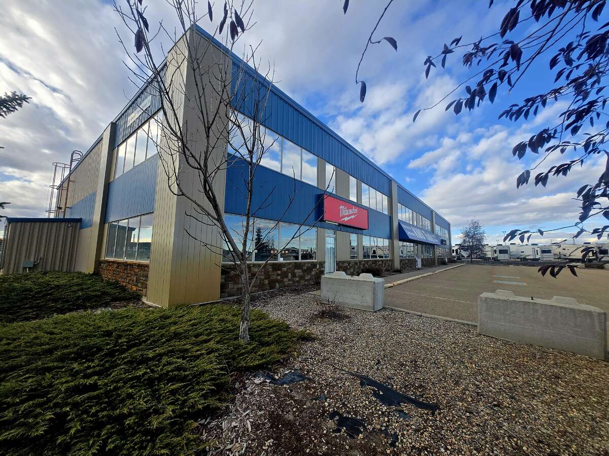 Six Overhead Doors | Bays