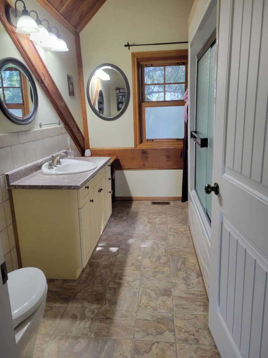 Main Upper Floor Bathroom