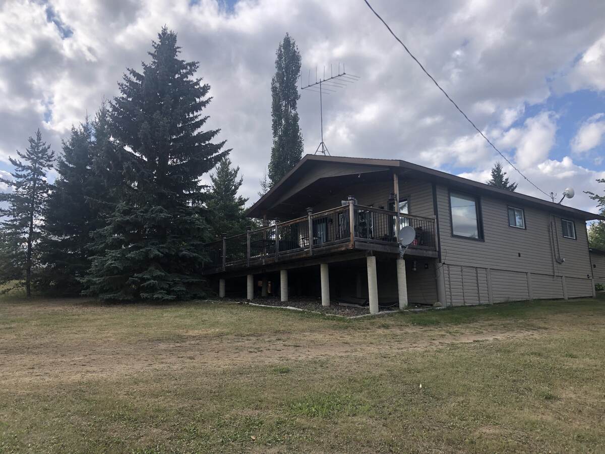 Cottage / Recreational Property For Sale in Lac Sante, AB - 3 bed, 1 bath