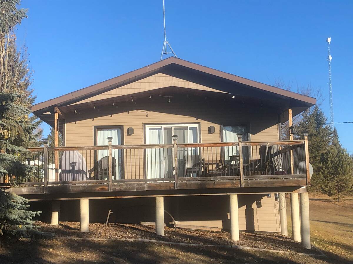 Cottage / Recreational Property For Sale in Lac Sante, AB - 3 bed, 1 bath
