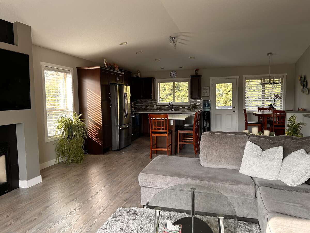 2906 Bentley Road, West Kelowna, BC V4T 3B3