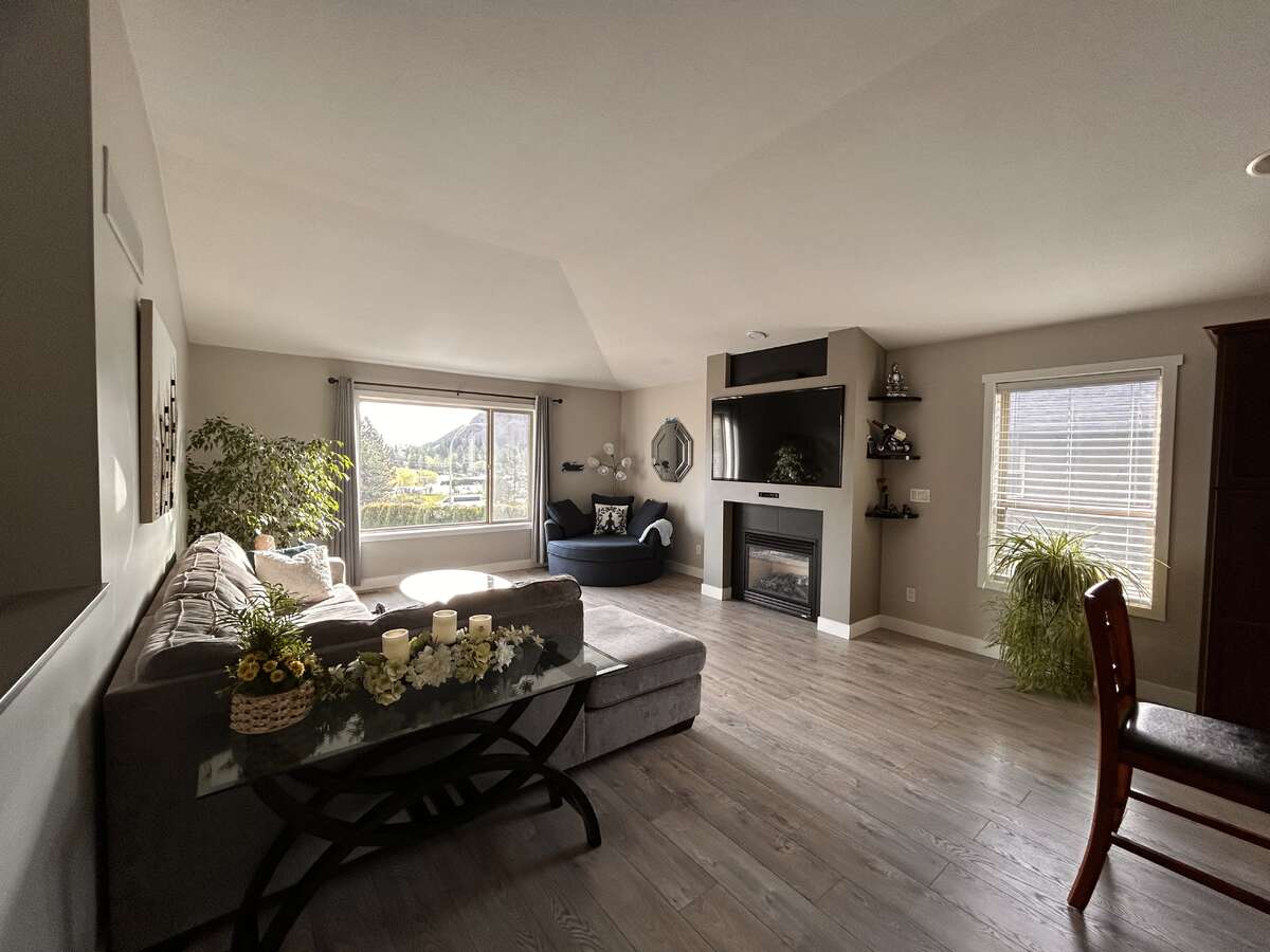2906 Bentley Road, West Kelowna, BC V4T 3B3