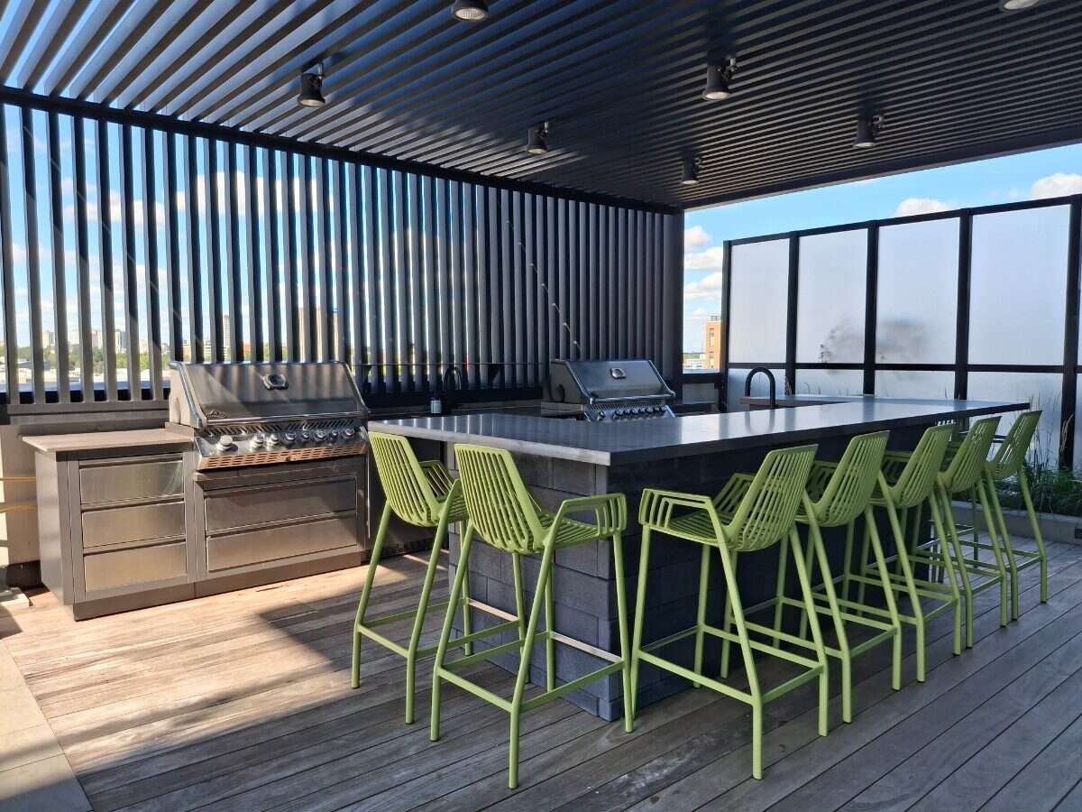 Spacious 1-Bed at Circa 1877 w/ Skyline Views