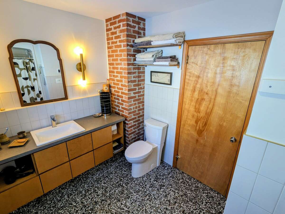 Stylish, fully updated Lunenburg bungalow