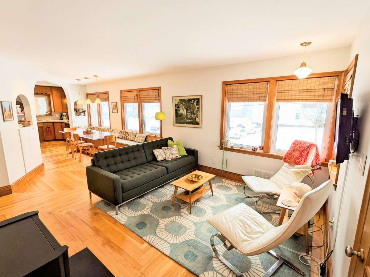 Stylish, fully updated Lunenburg bungalow