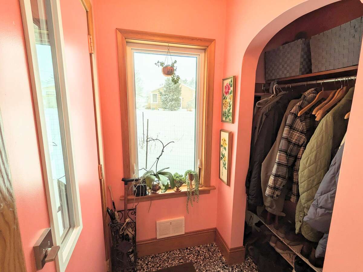 Stylish, fully updated Lunenburg bungalow