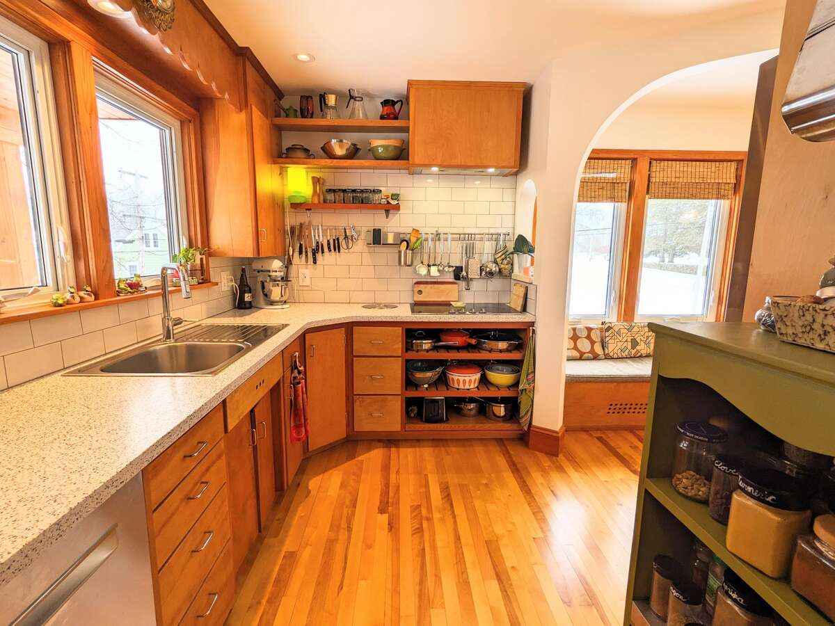 Stylish, fully updated Lunenburg bungalow