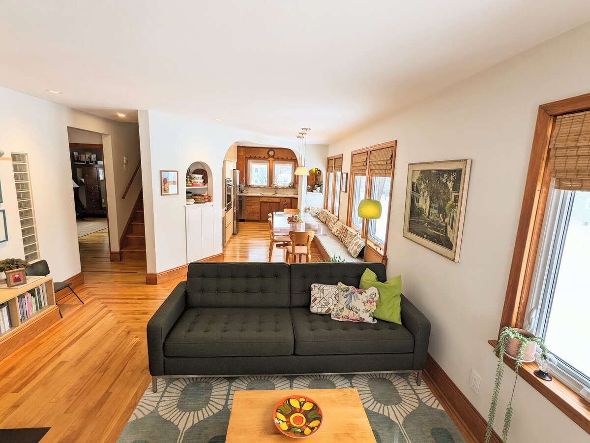 Stylish, fully updated Lunenburg bungalow