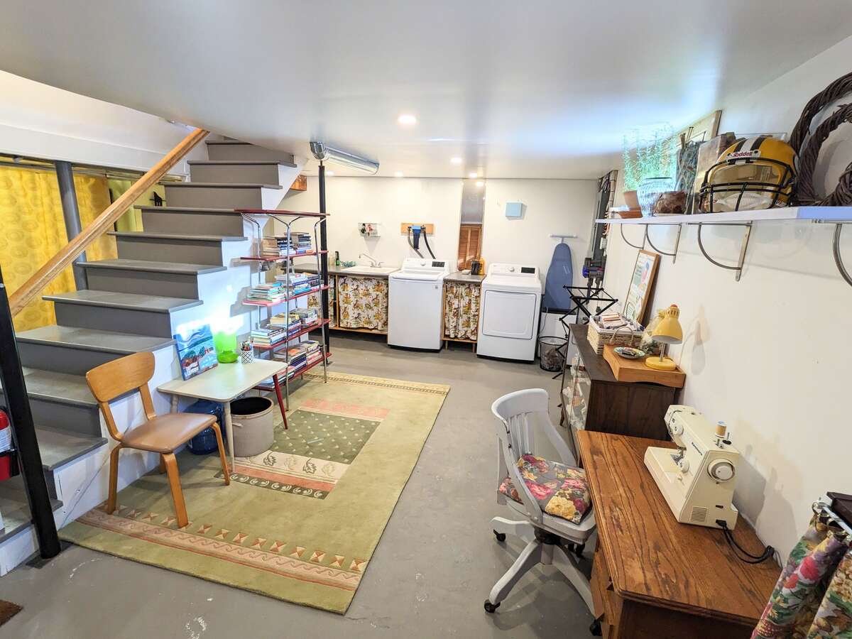 Stylish, fully updated Lunenburg bungalow