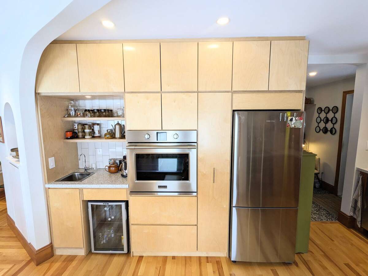 Stylish, fully updated Lunenburg bungalow