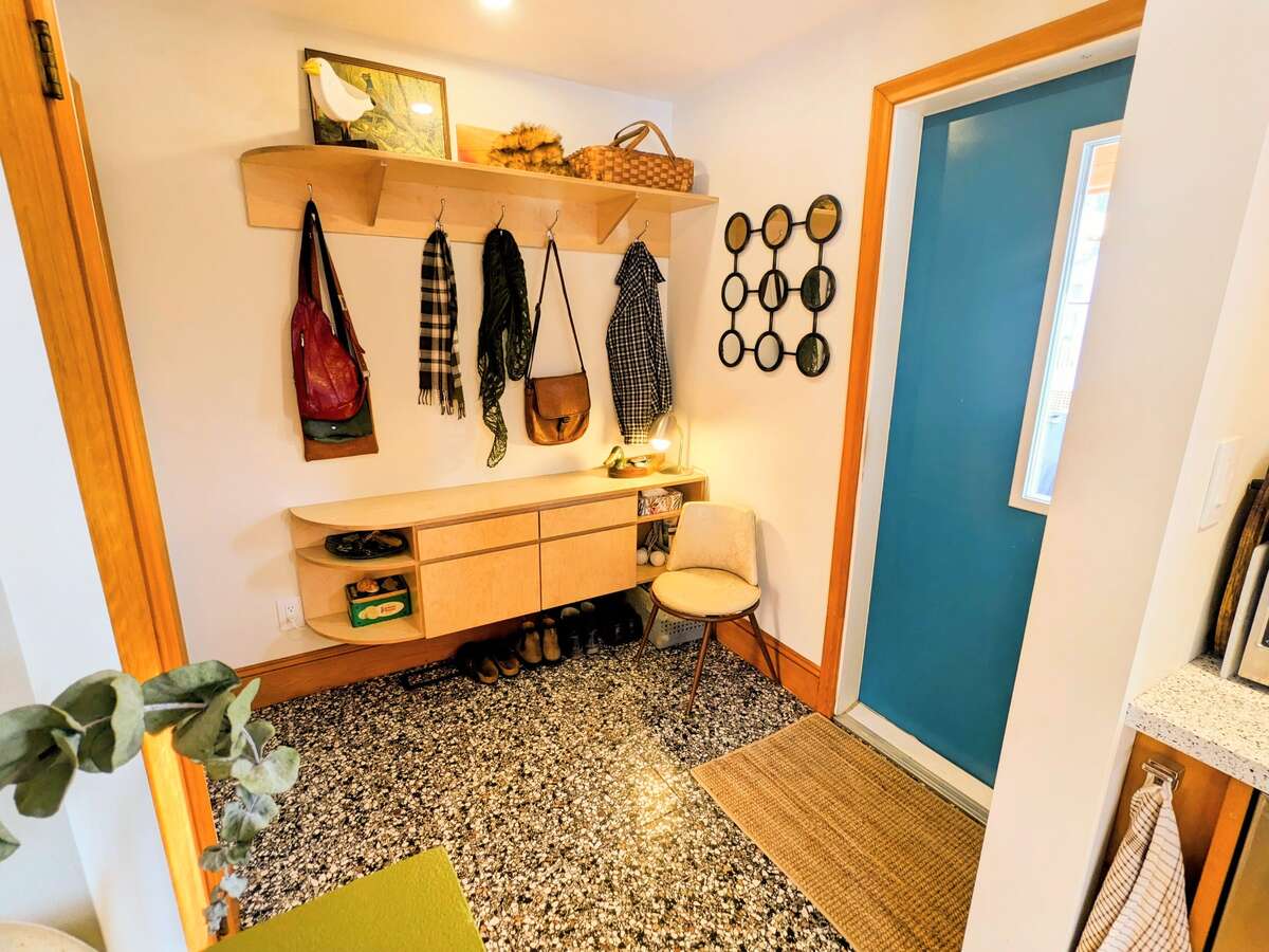 Stylish, fully updated Lunenburg bungalow