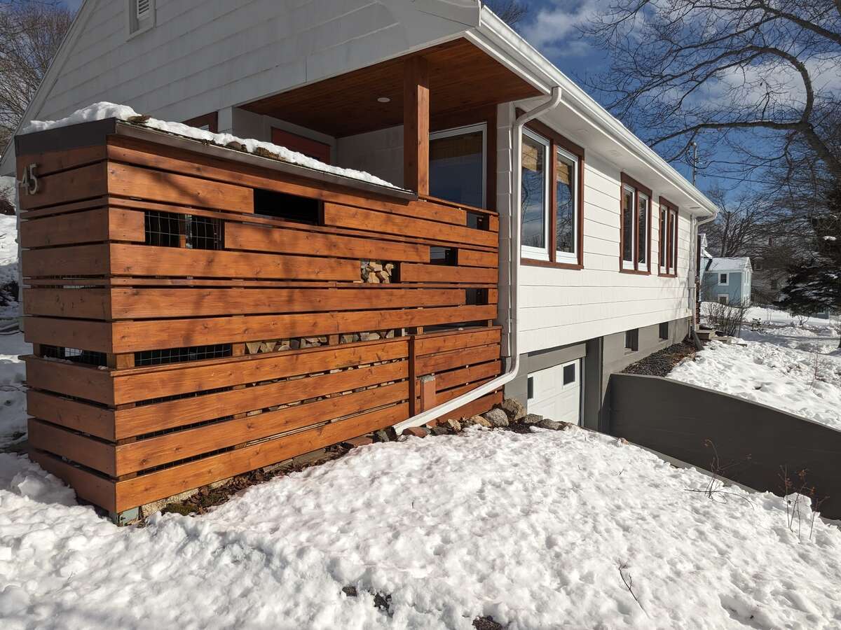 Stylish, fully updated Lunenburg bungalow