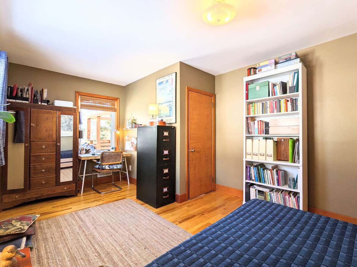 Stylish, fully updated Lunenburg bungalow
