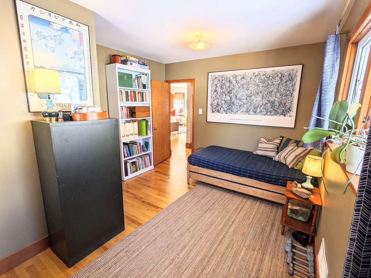Stylish, fully updated Lunenburg bungalow