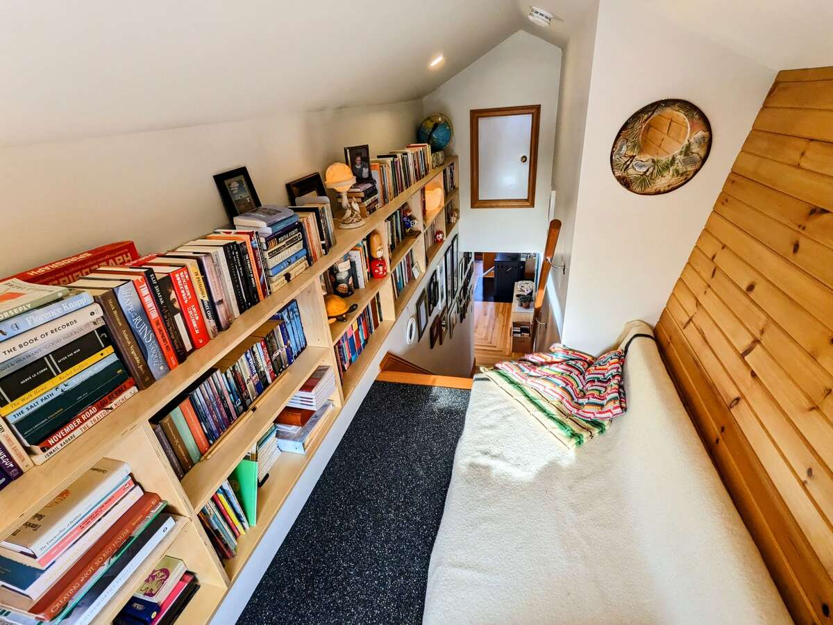 Stylish, fully updated Lunenburg bungalow