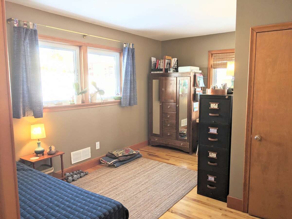 Stylish, fully updated Lunenburg bungalow