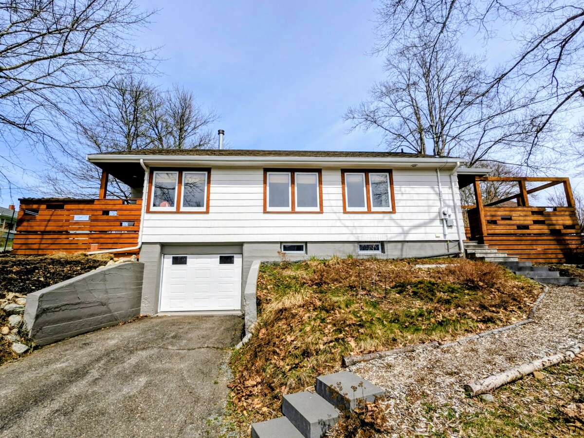 Stylish, fully updated Lunenburg bungalow