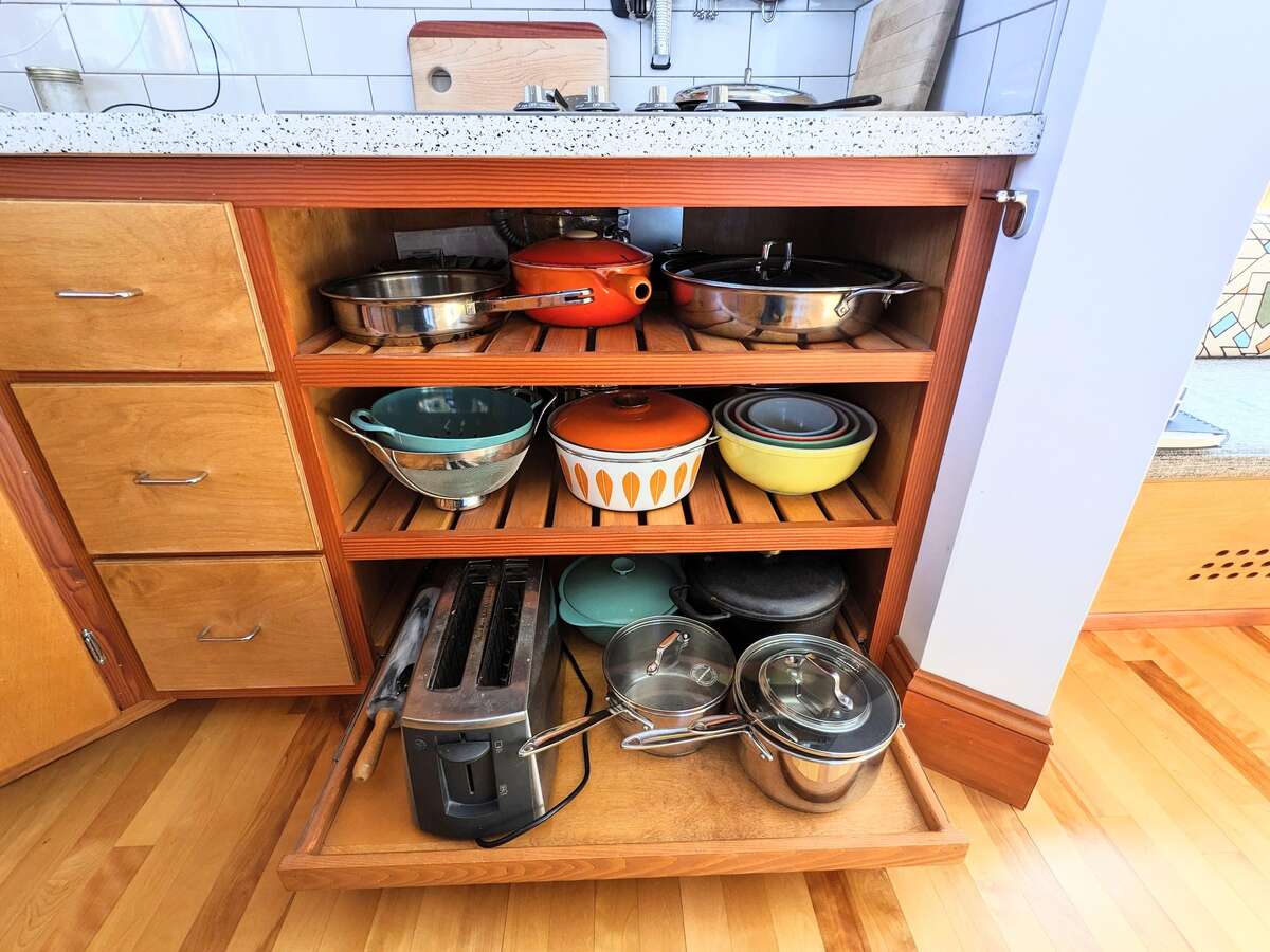 Stylish, fully updated Lunenburg bungalow