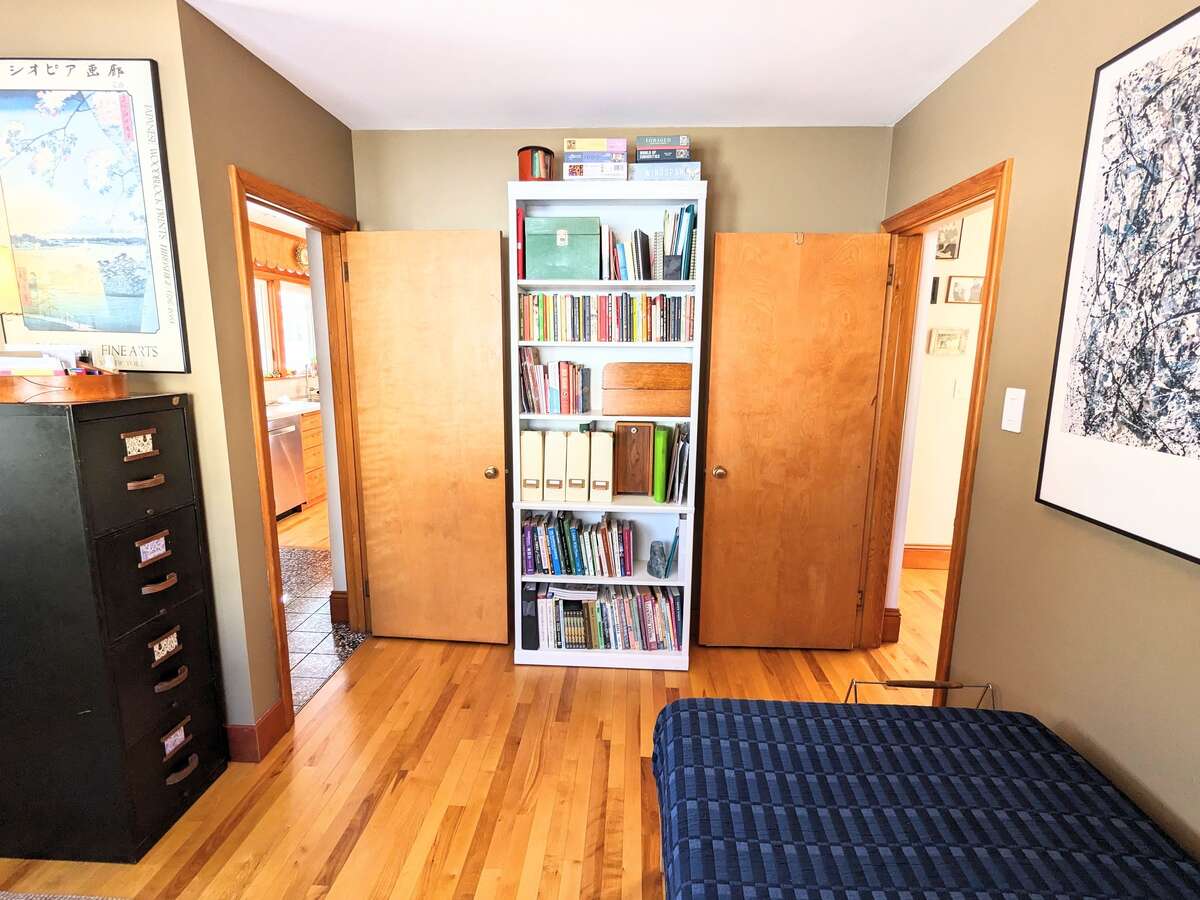 Stylish, fully updated Lunenburg bungalow