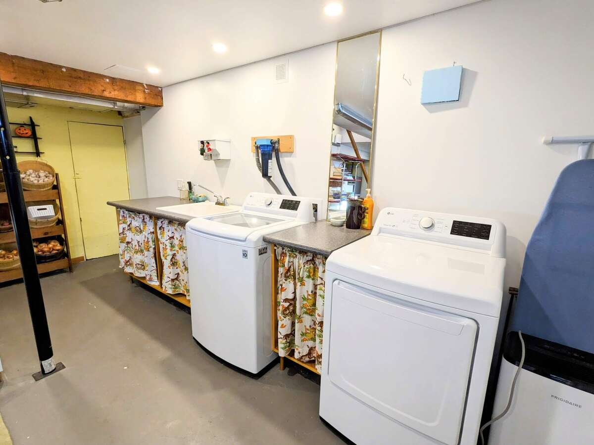Stylish, fully updated Lunenburg bungalow