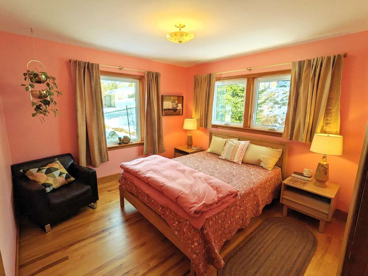 Stylish, fully updated Lunenburg bungalow