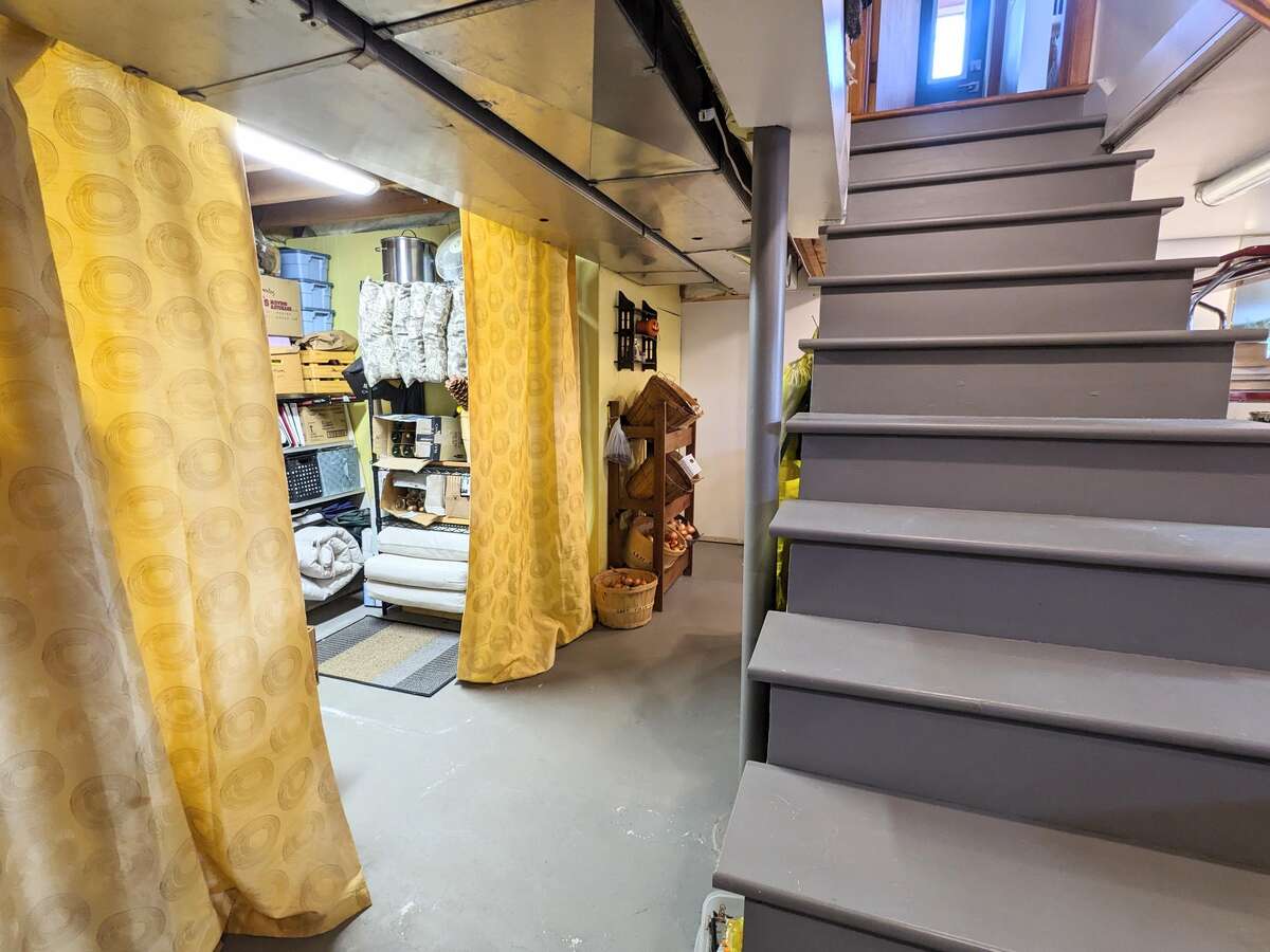Stylish, fully updated Lunenburg bungalow