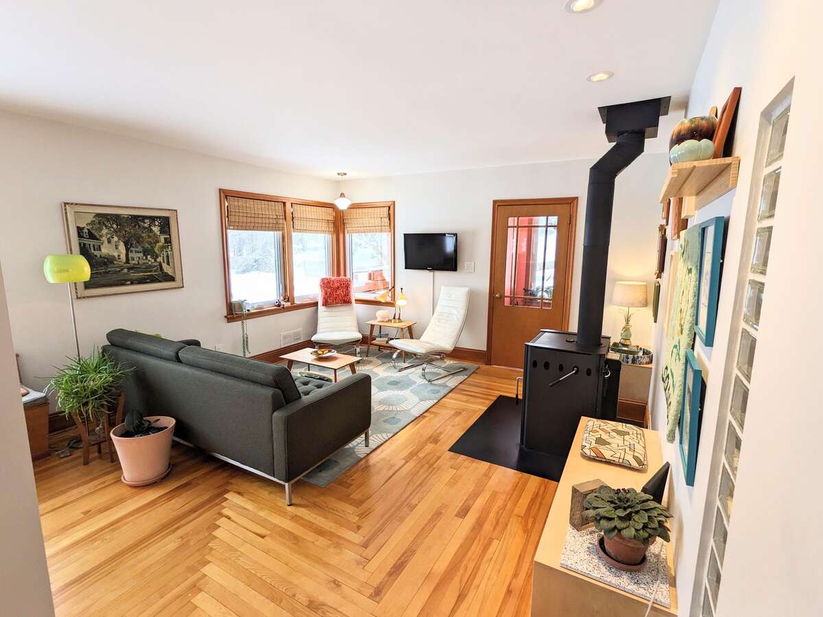 Stylish, fully updated Lunenburg bungalow