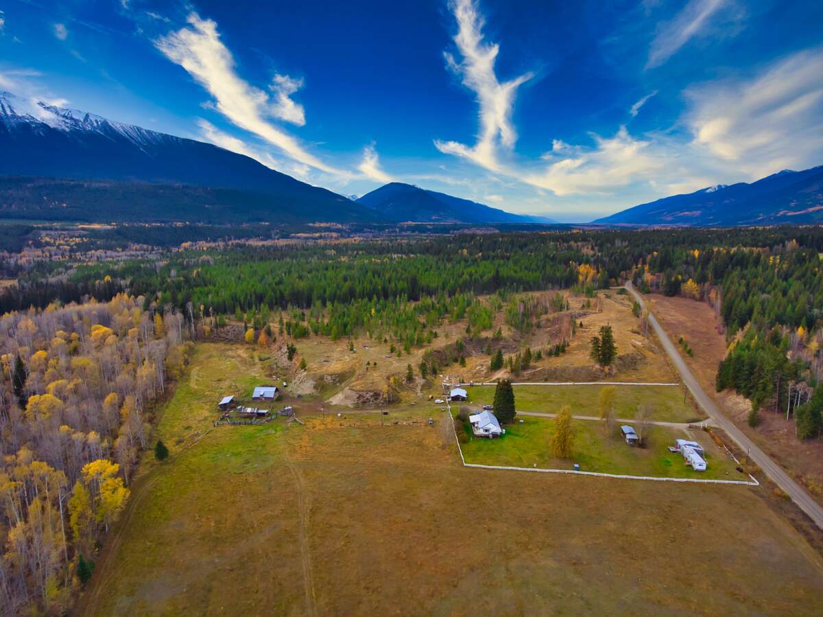 House / Acreage For Sale in Valemount, BC - 2+3 bed, 1 bath