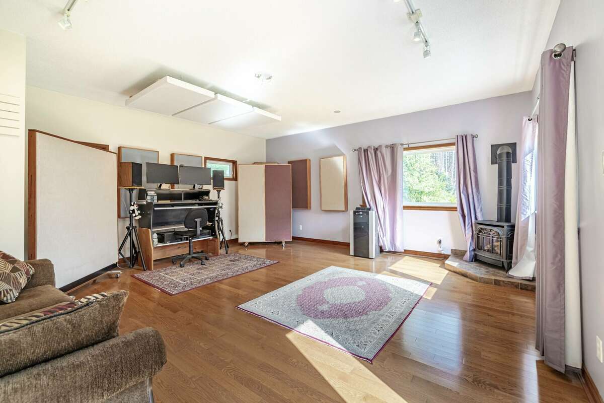 Office/Studio with Propane Stove and Solid Oak Flooring