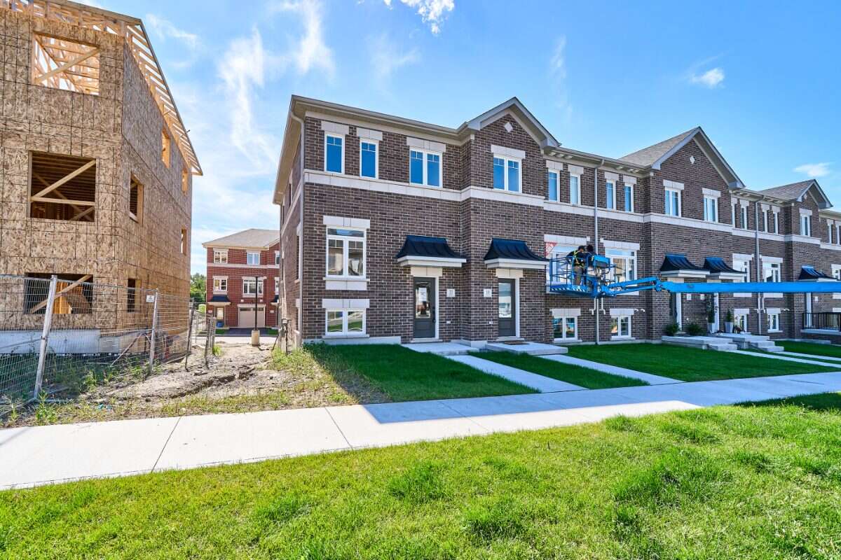 Move-In Ready 3-Bedroom End Unit in Newcastle