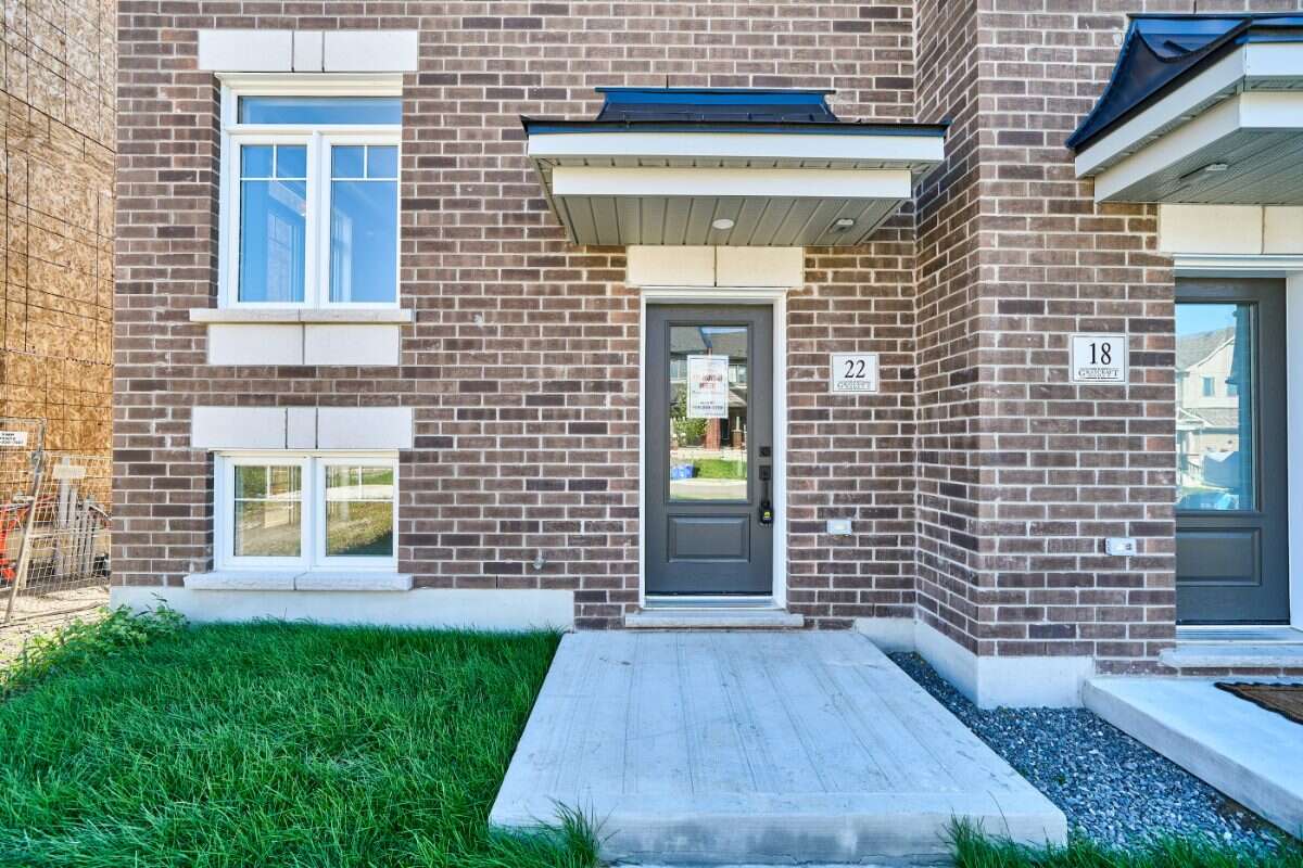 Move-In Ready 3-Bedroom End Unit in Newcastle