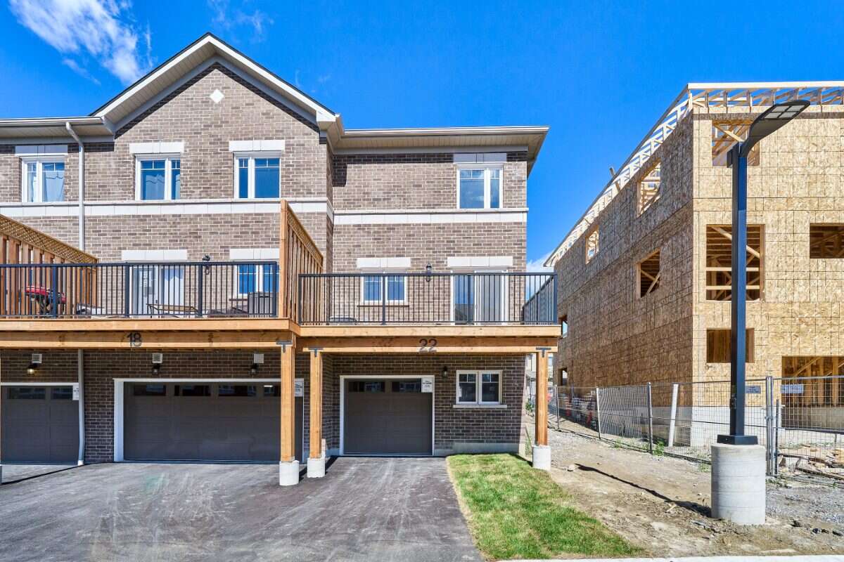 Move-In Ready 3-Bedroom End Unit in Newcastle