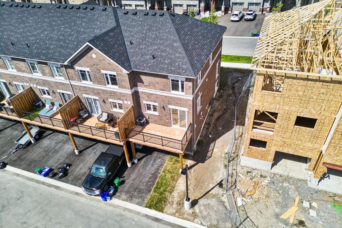 Move-In Ready 3-Bedroom End Unit in Newcastle
