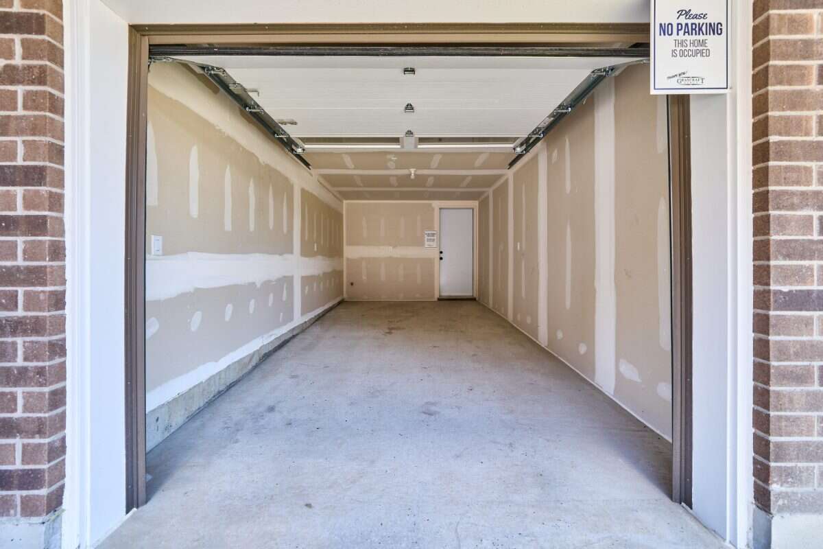 Move-In Ready 3-Bedroom End Unit in Newcastle