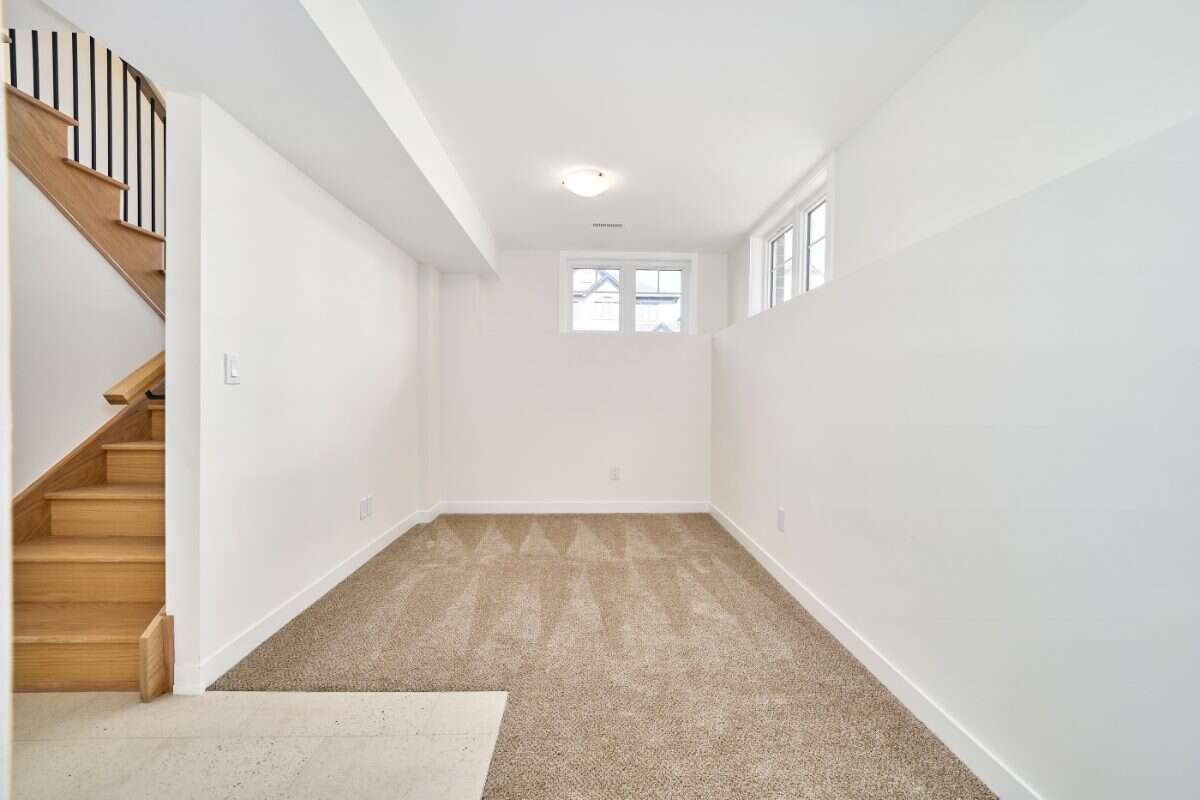 Move-In Ready 3-Bedroom End Unit in Newcastle