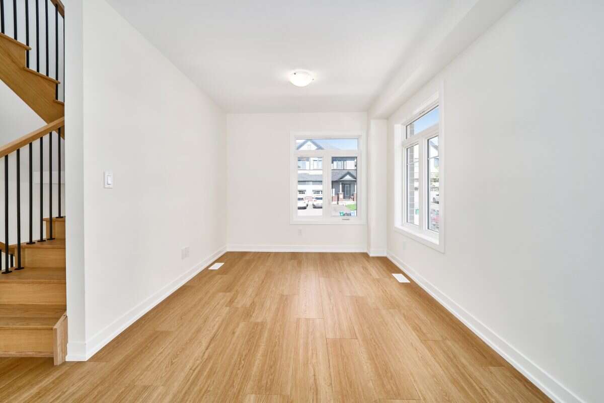 Move-In Ready 3-Bedroom End Unit in Newcastle