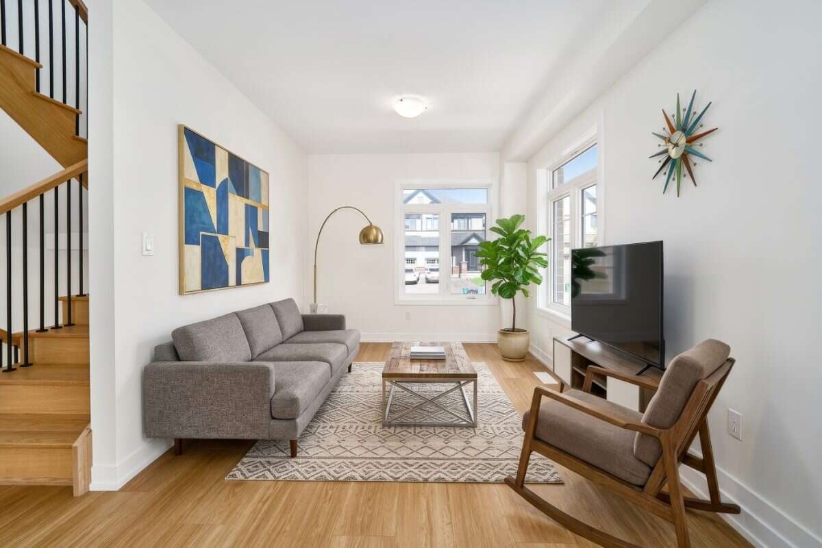 Move-In Ready 3-Bedroom End Unit in Newcastle